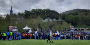 [VIDÉO] &#8220;Geste de l&#8217;eau&#8221; et envoi au Triduum, le Frat se termine en beauté à Lourdes !
