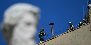 [🔴 DIRECT] La cheminée de la chapelle Sixtine installée en vue du conclave