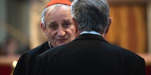 Papabile : Zuppi, missionnaire de la paix et curé du peuple