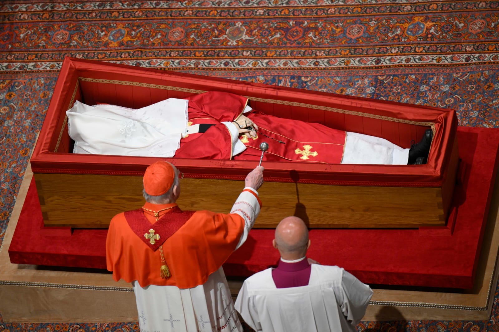 Closing-of-the-Coffin-of-the-late-Roman-Pontiff-Pope-Francis-Vatican-Media