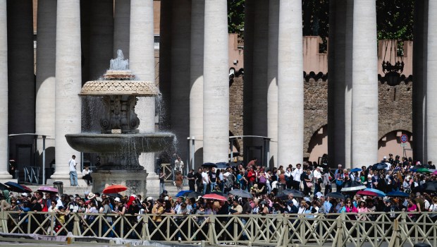 Pilgrims and visitors queue at St Peter's Square to enter St Peter's Basilica and pay respects to the late Pope in the Vatican on April 23, 2025