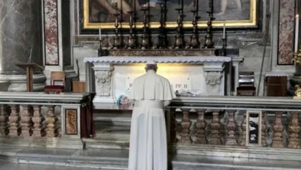 Corner Item Image - La tombe des papes, un lieu très politique