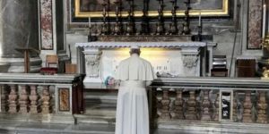 La tombe des papes, un lieu très politique