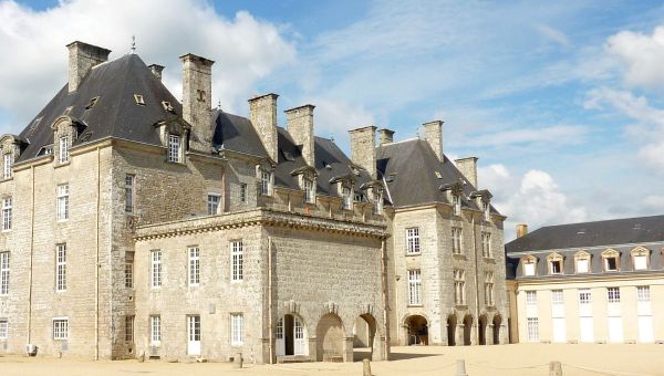 Corner Item Image - Le château de Pont-Calleck : mémoire d’une histoire bretonne tourmentée