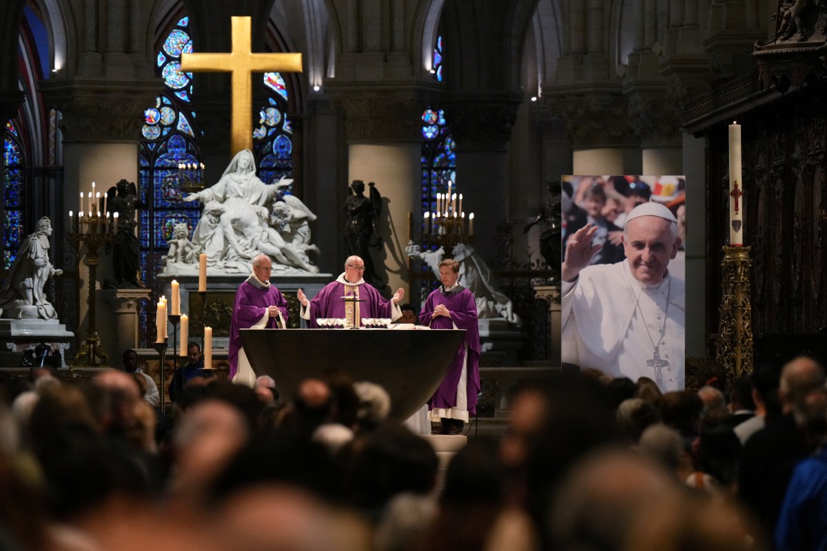 MESSE-HOMMAGE-PAPE-FRANCOIS-NOTRE-DAME-AFP