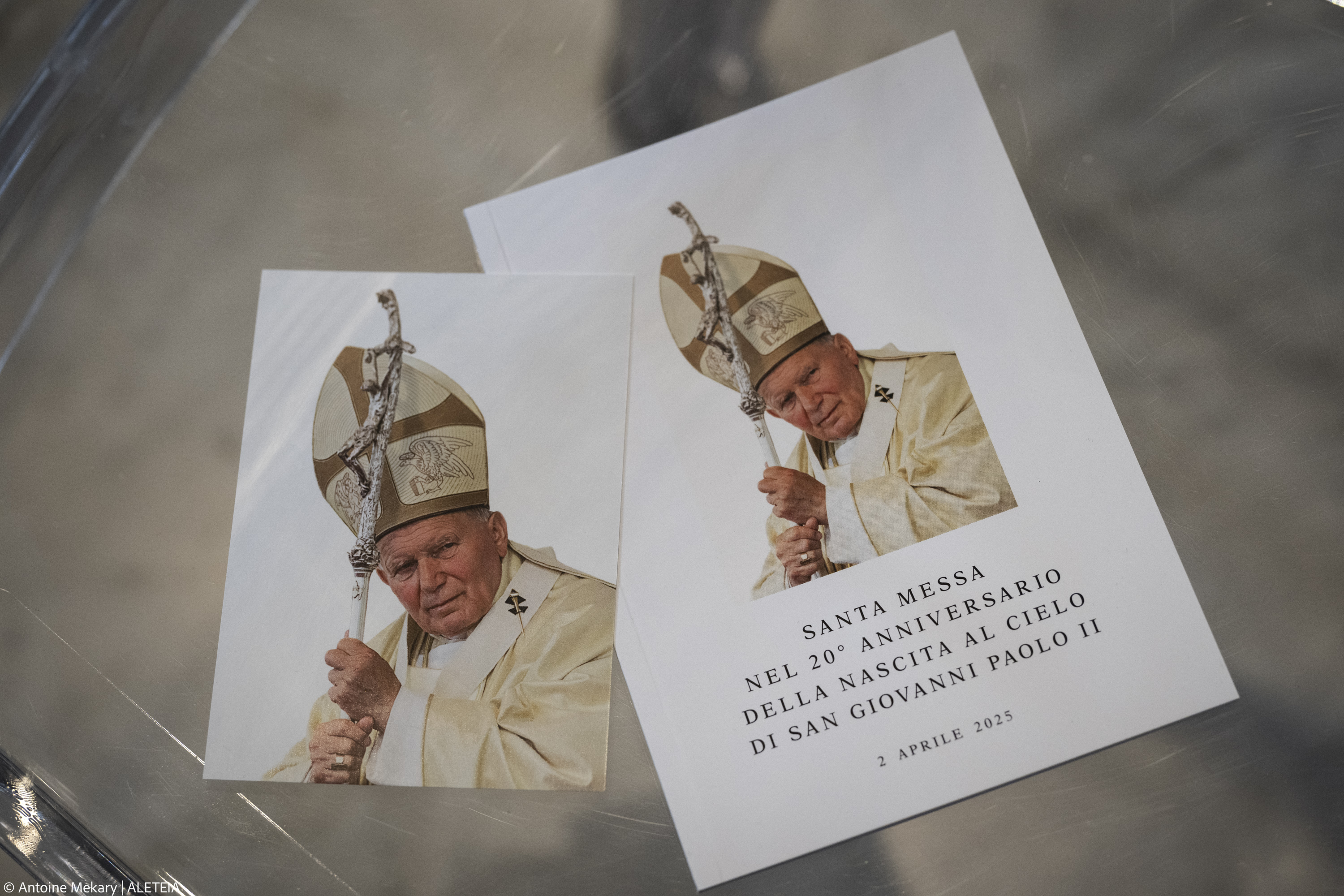 Cuvée du Pape Jean-Paul II 2005 750ml 2005 $10 The Visit of Pope John Paul II to Canada - Pure Silver Coin