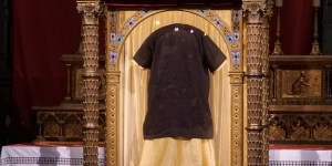 [VIDÉO] La Sainte-Tunique du Christ exposée à Argenteuil !