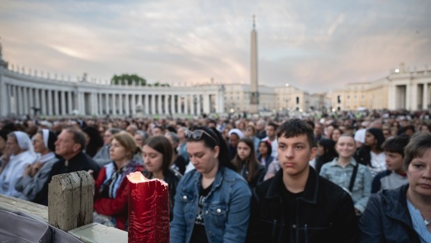 Faithful pray during the Rosary prayers in honor of Pope Francis