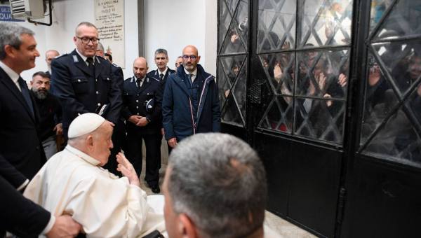 Pope-Francis-Regina-Coeli-Penitentiary