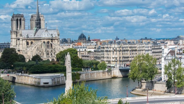 STATUE-SAINTE-GENEVIEVE-DEFENSE-PARIS-LUTECE