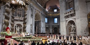Vigile pascale : le Christ ressuscité est &#8220;l’espérance qui ne s’éteint pas&#8221;, proclame le Pape
