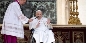 Sur le parvis de la basilique Saint-Pierre, le Pape souhaite une &#8220;bonne Semaine sainte&#8221;
