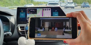 En voiture, au boulot, en paroisse… Ils suivent les funérailles du pape François