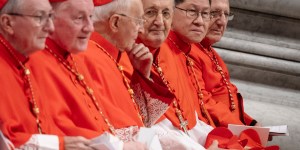 [🔴 DIRECT] Le doyen des cardinaux exhorte à élire un pape qui réveille les consciences