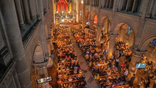 Corner Item Image - Sainte Tunique : plus de 200.000 pèlerins, témoins lumineux de l’unité de l’Église