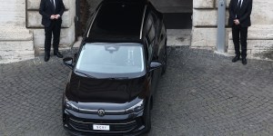 Léon XIV va-t-il abandonner les papamobiles blanches ?