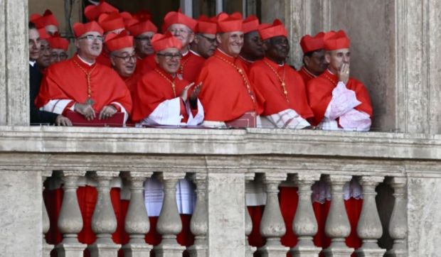 Corner Hero Image - Conclave : et les cardinaux se mirent à parler juste après
