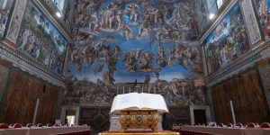 [🔴 DIRECT] La chapelle Sixtine et la chambre des larmes se révèlent avant le conclave