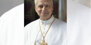 Les saints cachés dans la croix du pape Léon XIV