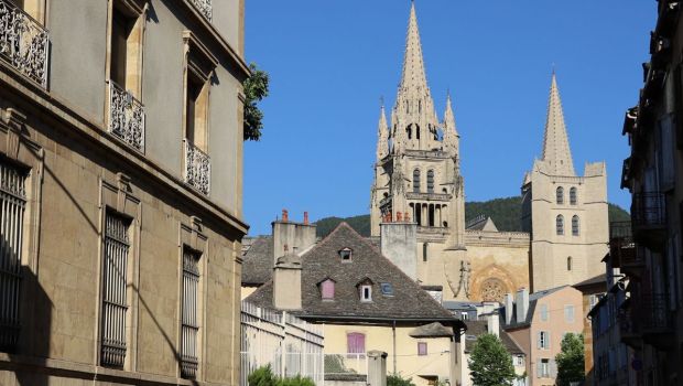 MENDE-LOZERE-CATHEDRALE-SHUTTERSTOCK