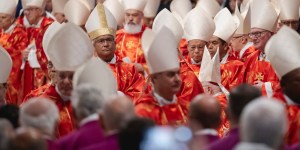 [🔴 DIRECT] Le doyen des cardinaux exhorte à élire un pape qui réveille les consciences