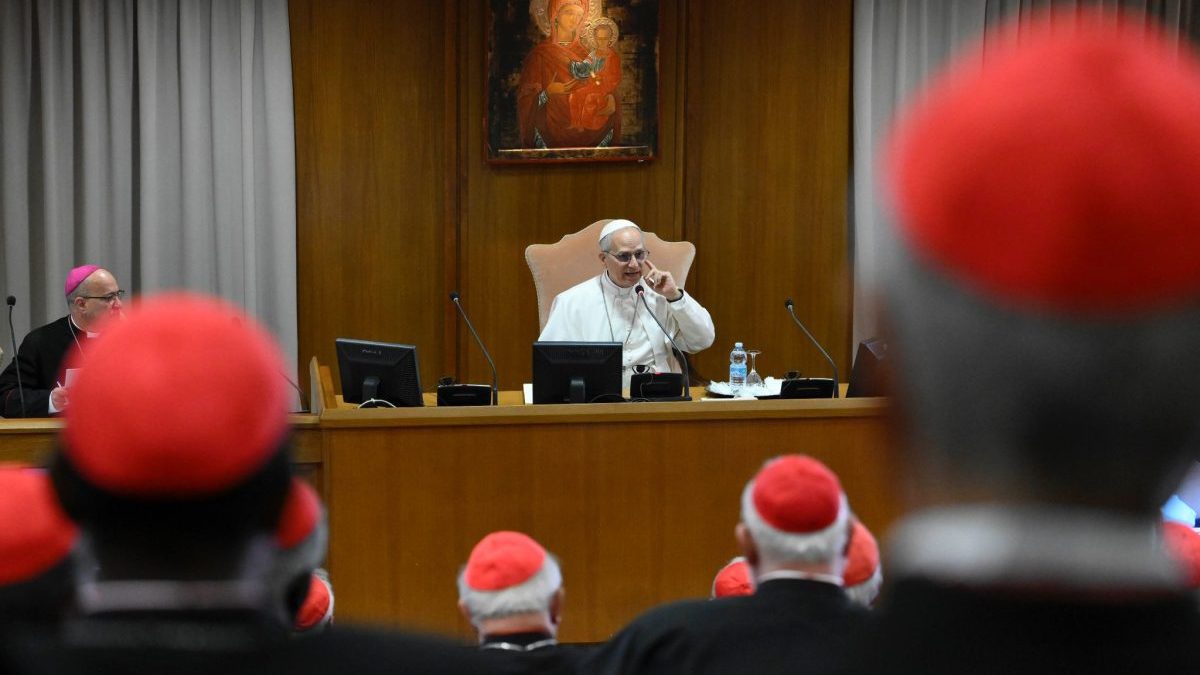 Meeting-of-the-Holy-Father-with-the-College-of-Cardinals-foto-1-e1746885759858.jpeg