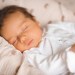 Dix prénoms pour inscrire son enfant sous le pontificat de Léon XIV
