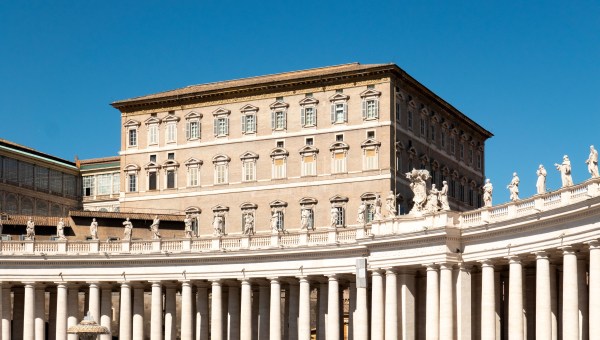 PALAIS-APOSTOLIQUE-VATICAN-shutterstock