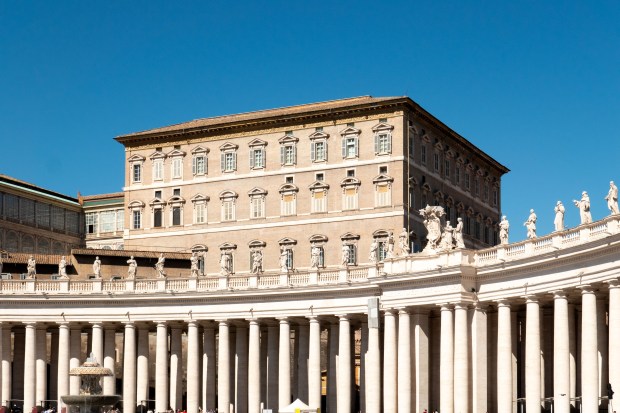 PALAIS-APOSTOLIQUE-VATICAN-shutterstock