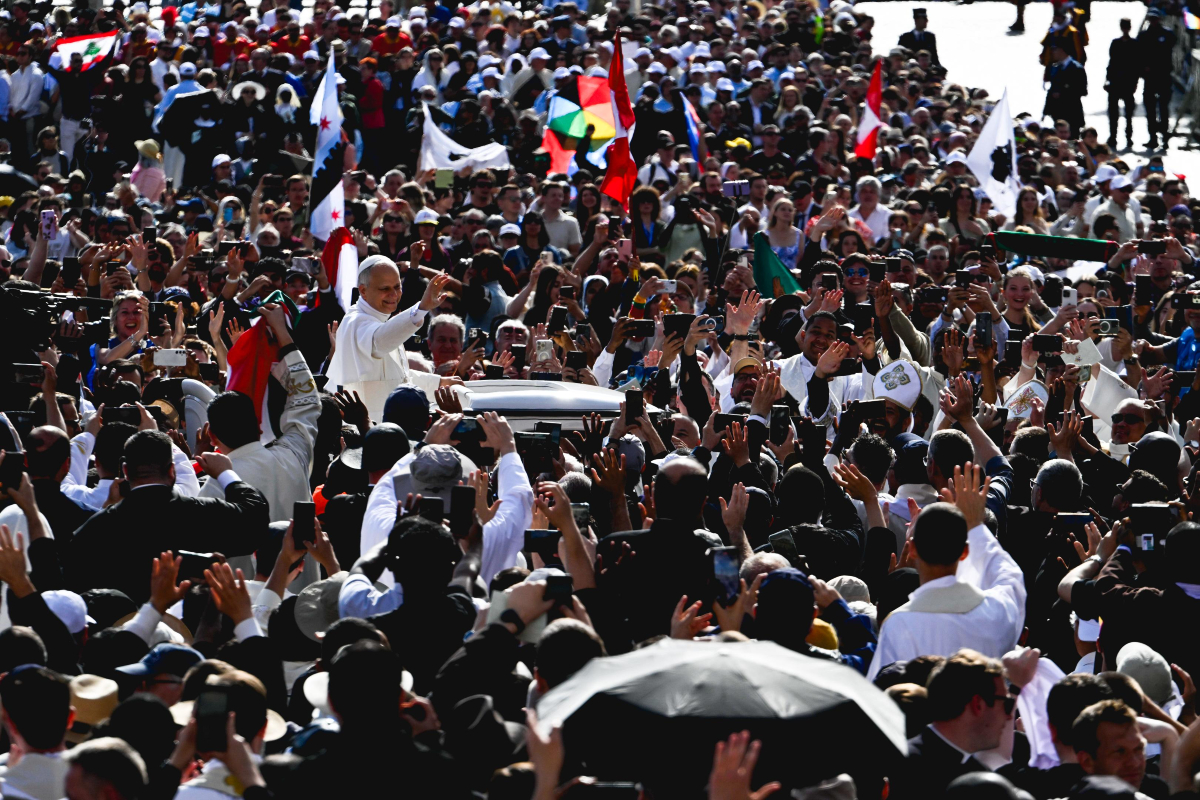 PAPAMOBILE-INAUGURAL-MASS.jpg