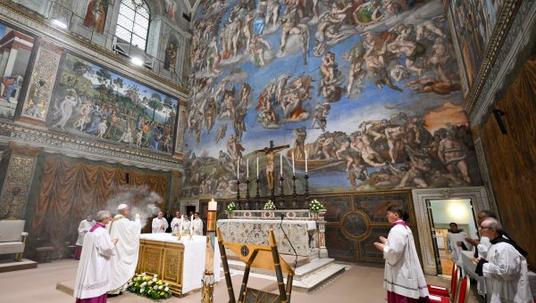 Pope-Leo-XIV-during-a-mass-with-cardinals-in-the-Sistine-Chape