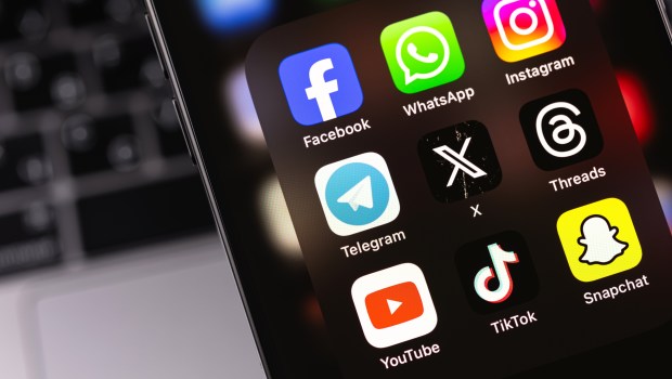 RESEAUX-SOCIAUX-shutterstock