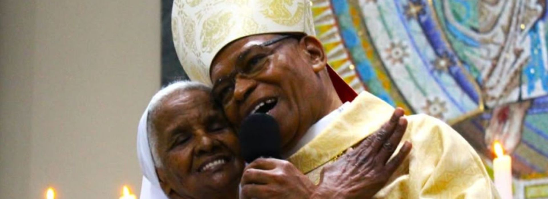 Sœur Sebastiana et son fils, Mgr Henrique Aparecido de Lima, le 4 février 2025.