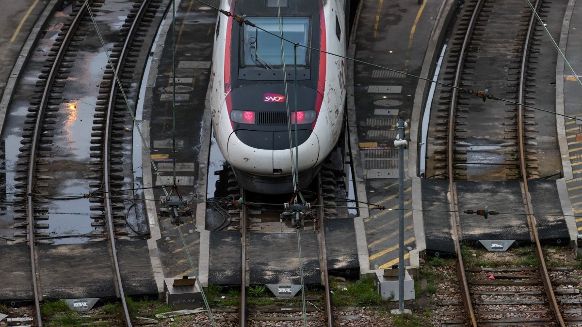 TRAIN-FRANCE.jpg