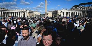 Sous le ciel de Rome, le premier Regina Caeli de Léon XIV très attendu