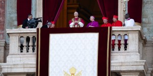“La paix soit avec vous !” Les premiers mots du pape Léon XIV