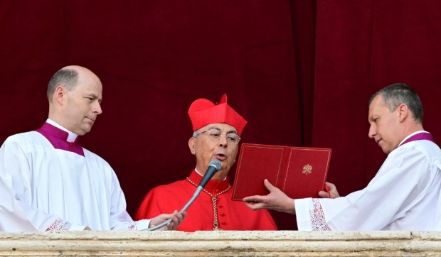 Corner Hero Image - “Habemus papam !” : le jour où le cardinal Mamberti a annoncé l’élection de Léon XIV