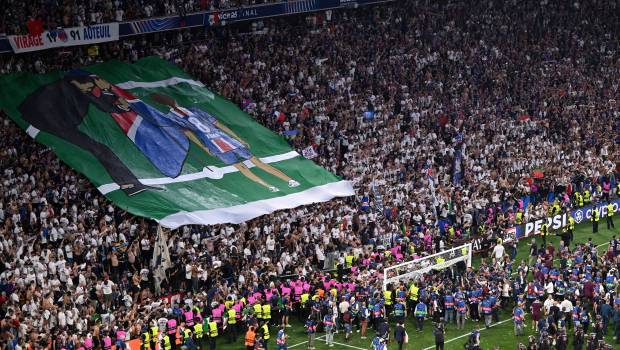 Football - Ligue des champions - Tifo hommage fille Luis Enrique
