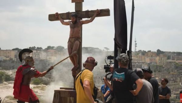 Corner Item Image - Harcèlement, blessure, eucharistie… Jonathan Roumie se confie sur The Chosen