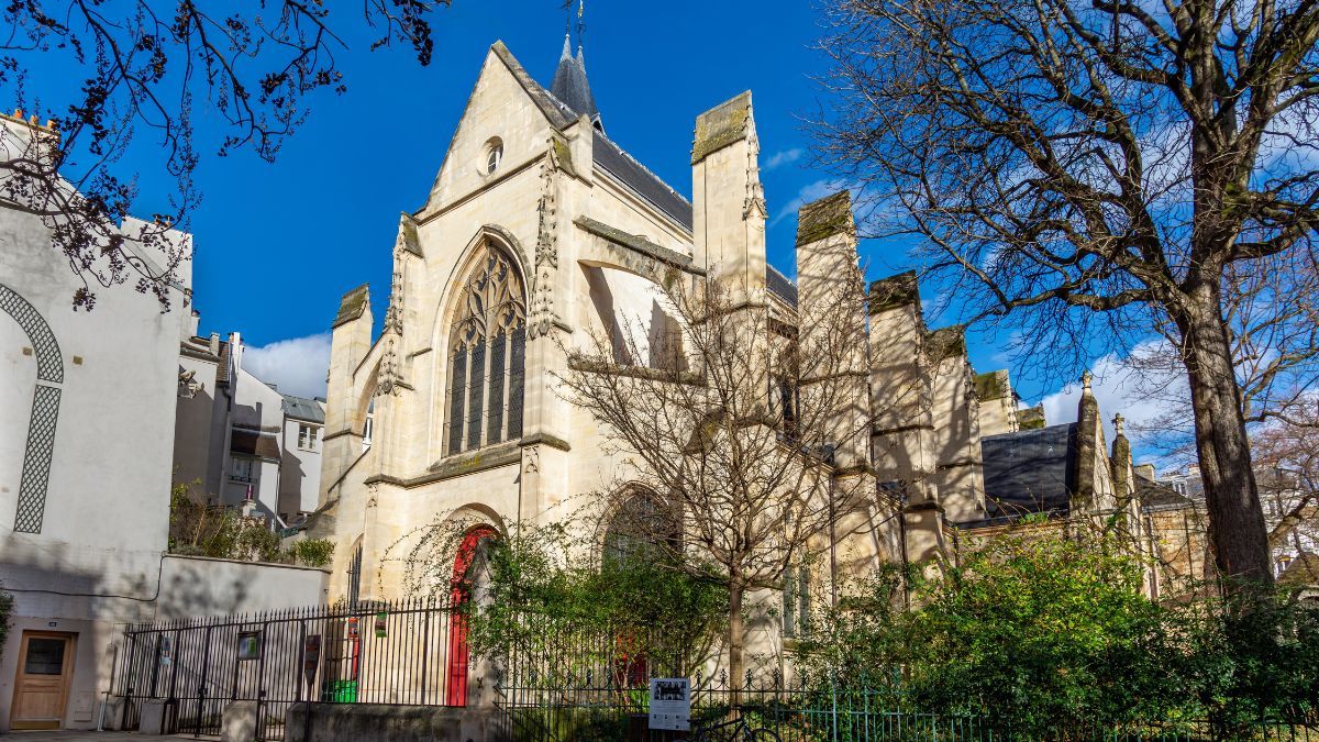 EGLISE-SAINT-MEDARD-PARIS-SHUTTERSTOCK