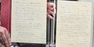 Le manuscrit de l&#8217;Appel du 18 juin entre aux Archives nationales