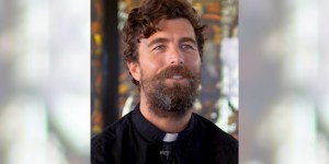 Le père Liam, surfeur… et sauveteur de choc