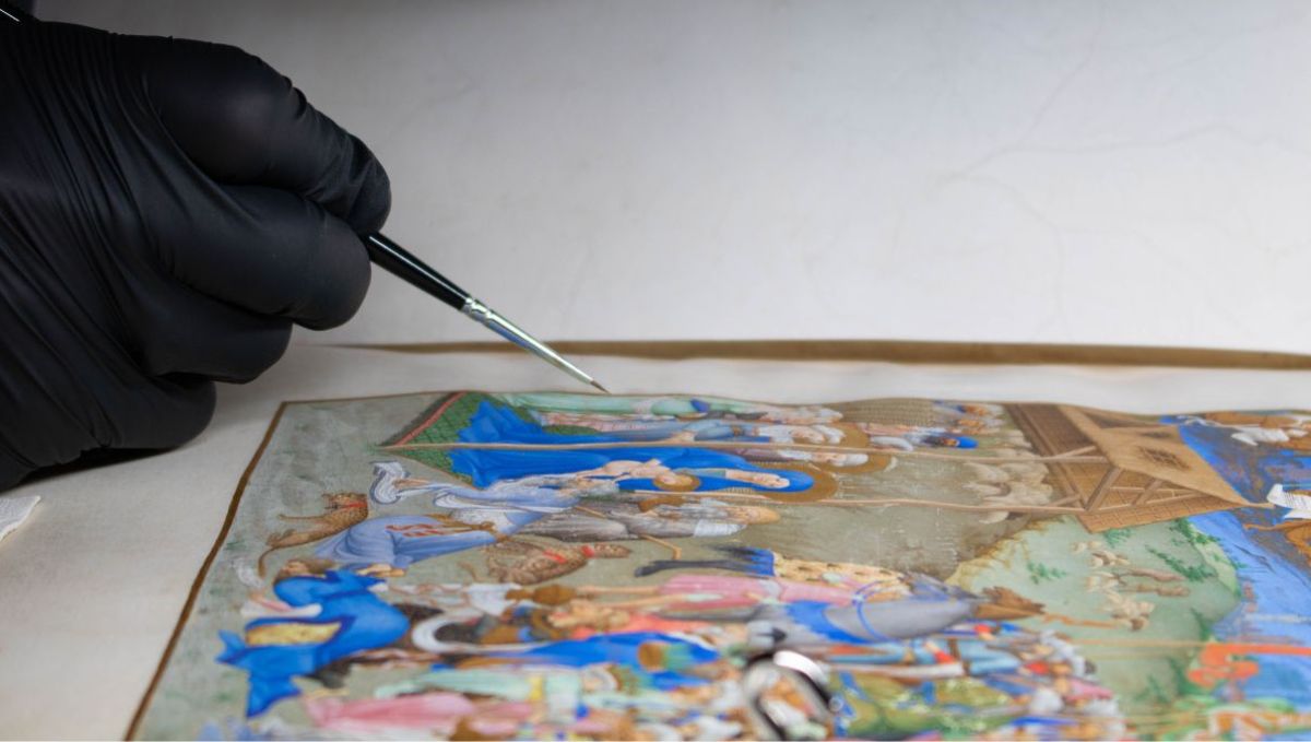 Tres-Riches-Heures-restauration-en-cours-Copyright-Chateau-de-Chantilly