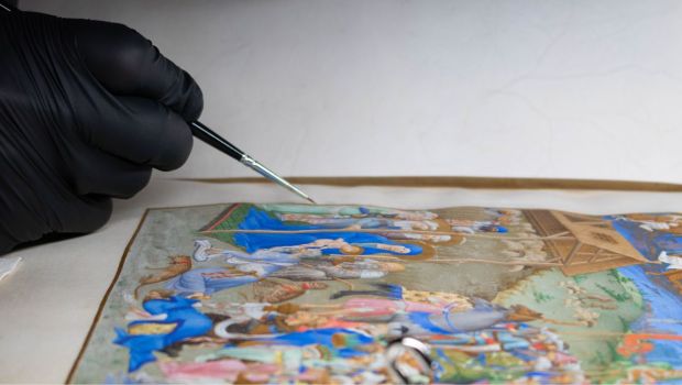 Tres-Riches-Heures-restauration-en-cours-Copyright-Chateau-de-Chantilly