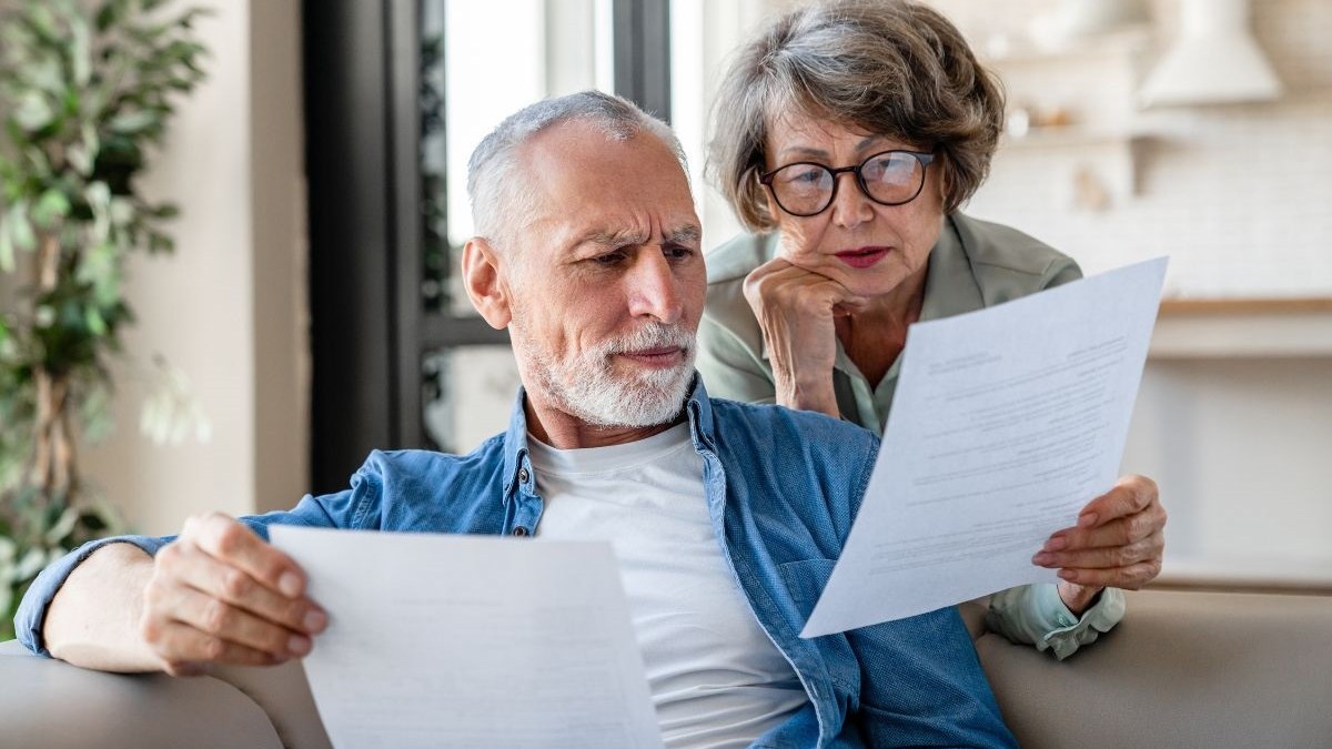 couple-documents.jpg