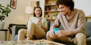 Jouer à des jeux de société fait du bien à leur couple