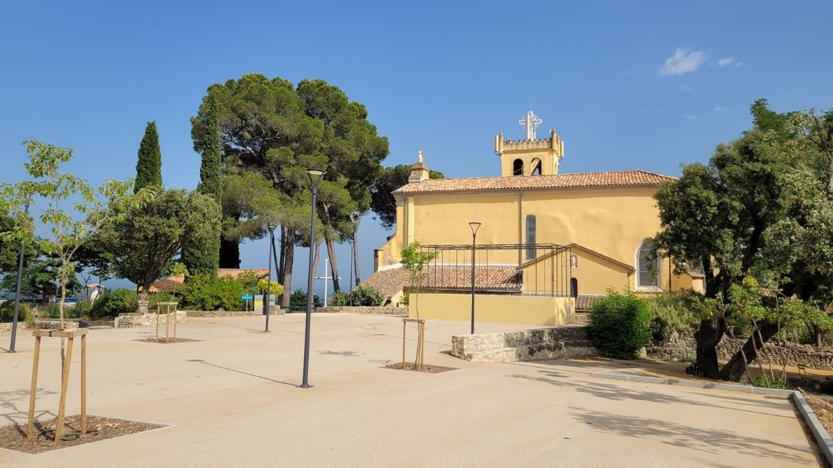 esplanade-cotignac.jpg