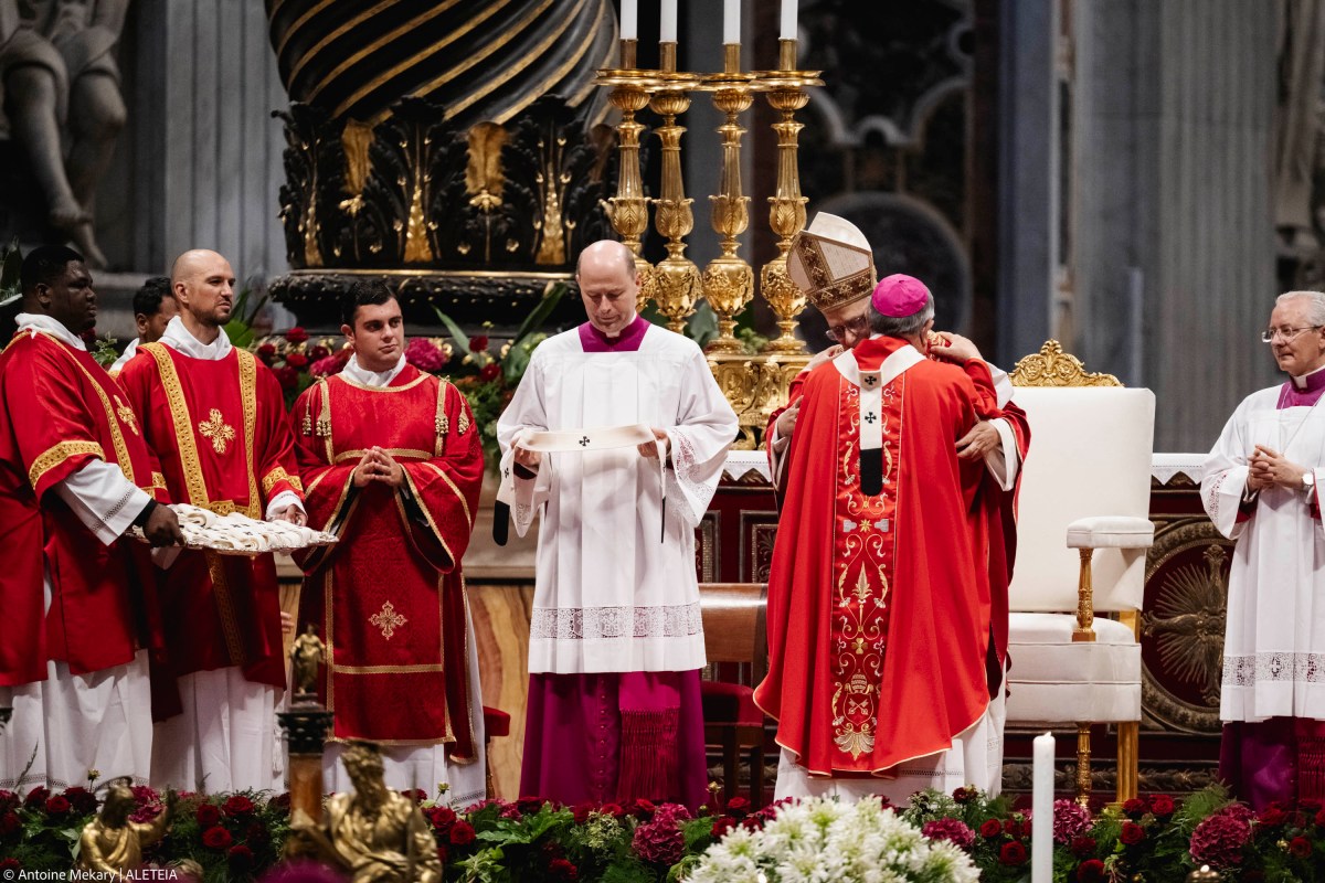 {"rendered":"L\u00e9on XIV renoue avec la tradition du rite d\u2019imposition du pallium"}