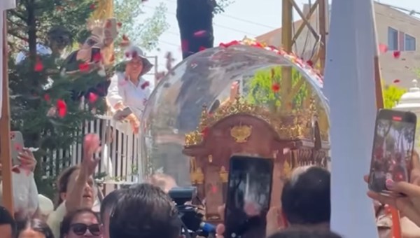 Corner Item Image - Les reliques de Thérèse de Lisieux accueillies par le Liban en fête