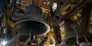Les bourdons de Notre-Dame sonnent à nouveau les joies et les peines des Parisiens